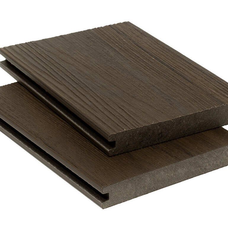 Produktbild: Terrassendiele BPC coextrudiert massiv Walnuss einseitig Holzstruktur, einseitig individuell strukturiert, längsseitige Nut, AreaPico - 20 x 140 mm