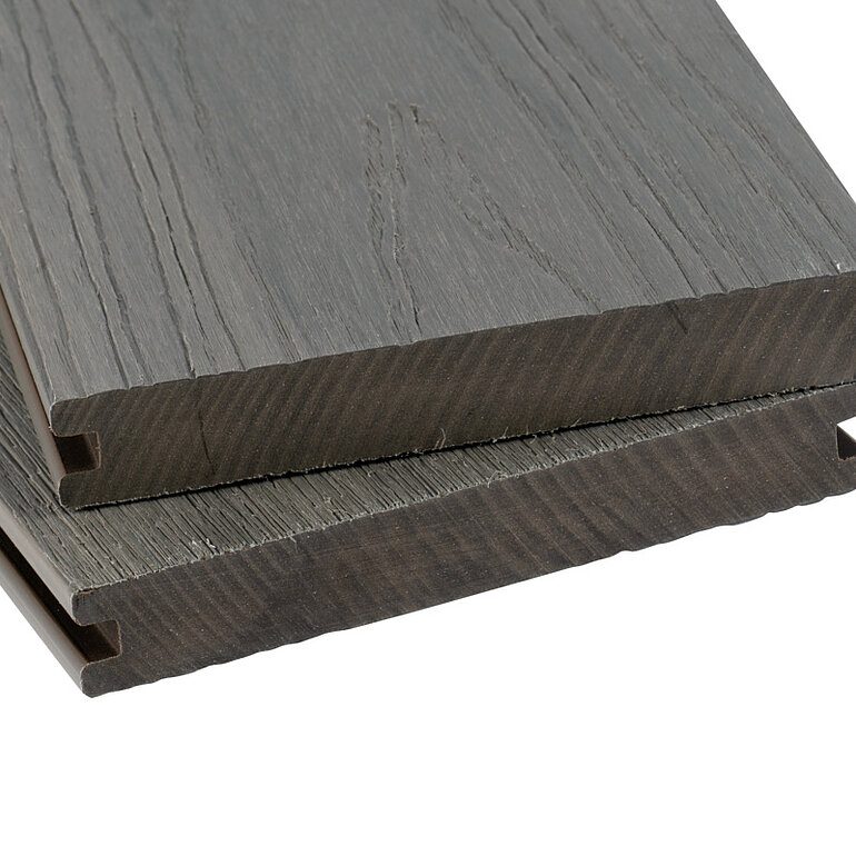Produktbild: Terrassendiele BPC coextrudiert massiv Mediumgrau einseitig Holzstruktur, einseitig individuell strukturiert, längsseitige Nut, Primo+ - 20 x 140 mm