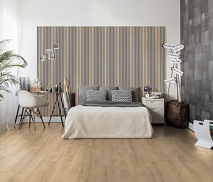 Schlafzimmer mit modernem Akustikpaneel