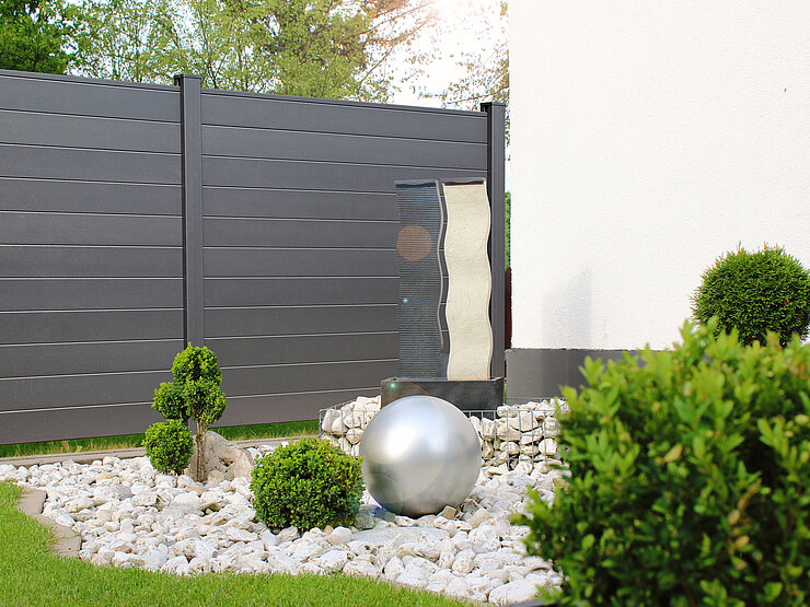 langlebiger dunkler Aluminium Zaun