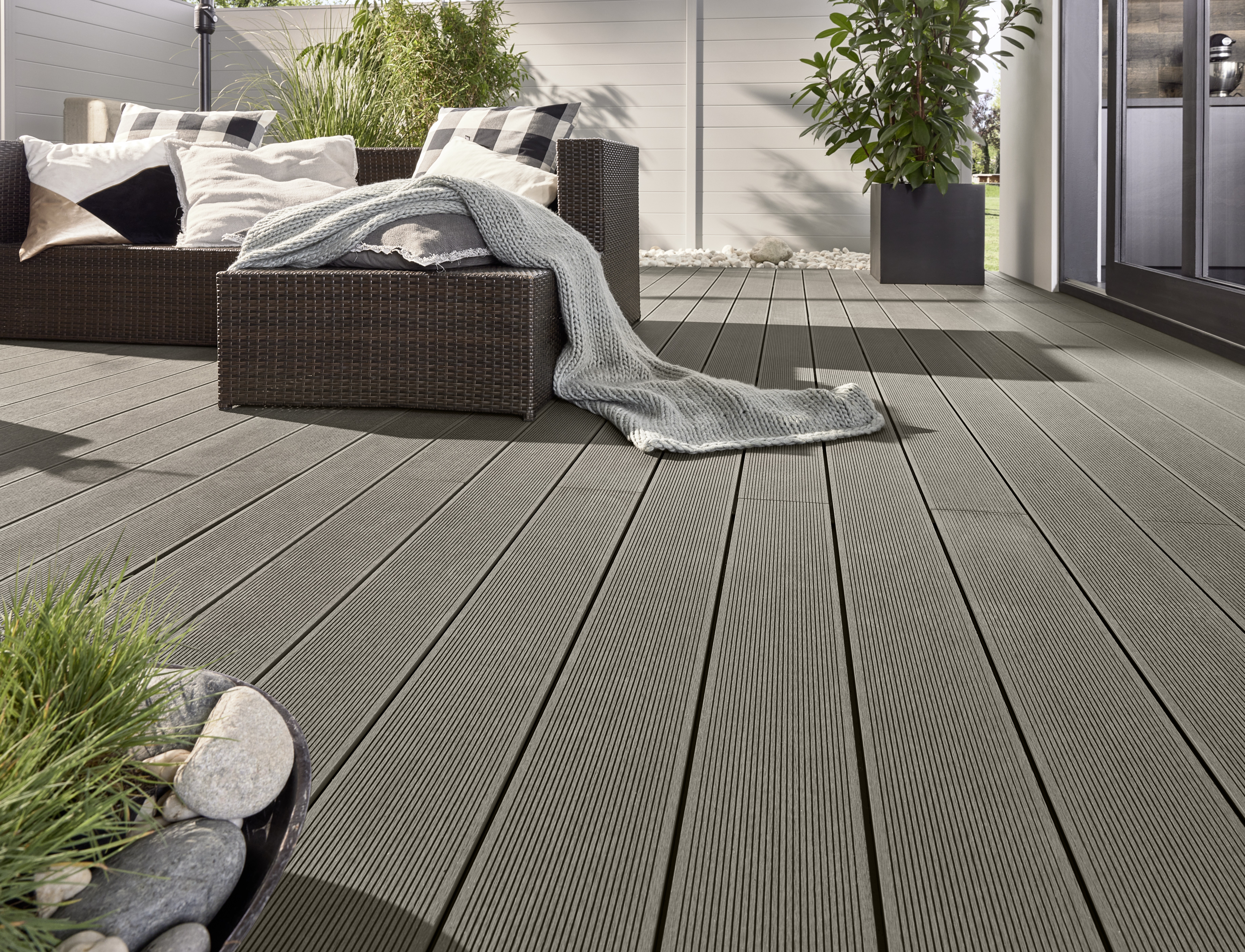 graue Terrasse im modernen Style